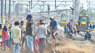 Mumbai, India. May 31, 2024: Central Railway is conducting a 63-hour special Mega Block from Friday night to Sunday afternoon for platform extension works at Chhatrapati Shivaji Maharaj Terminus (CSMT) staion. May 31, 2024. (Photo by Raju Shinde/HT Photo) Mumbai, India. May 31, 2024: Central Railway is conducting a 63-hour special Mega Block from Friday night to Sunday afternoon for platform extension works at Chhatrapati Shivaji Maharaj Terminus (CSMT) staion. May 31, 2024. (Photo by Raju Shinde/HT Photo)