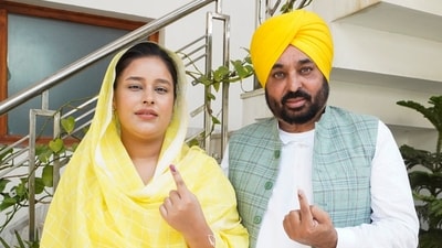Punjab chief minister and Aam Aadmi Party (AAP) leader Bhagwant Mann casts his vote at a polling booth during the seventh and final phase of Lok Sabha elections in Sangrur. (PTI) Punjab chief minister and Aam Aadmi Party (AAP) leader Bhagwant Mann casts his vote at a polling booth during the seventh and final phase of Lok Sabha elections in Sangrur. (PTI)