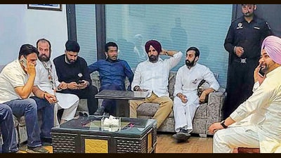 Punjab Congress chief Amarinder Singh Raja Warring at party worker Sushil Parashar’s house in Ludhiana on Saturday. Also seen is AAP candidate Ashok Parashar’s son sitting along with him. (HT) Punjab Congress chief Amarinder Singh Raja Warring at party worker Sushil Parashar’s house in Ludhiana on Saturday. Also seen is AAP candidate Ashok Parashar’s son sitting along with him. (HT)