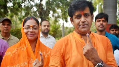 Actor Ravi Kishan spoke to the press after voting and said, “PM Modi is doing meditation to calm down Lord Surya. Heatwave will go down now and people won't die of heatstroke anymore.” He voted in Uttar Pradesh. Actor Ravi Kishan spoke to the press after voting and said, “PM Modi is doing meditation to calm down Lord Surya. Heatwave will go down now and people won't die of heatstroke anymore.” He voted in Uttar Pradesh.