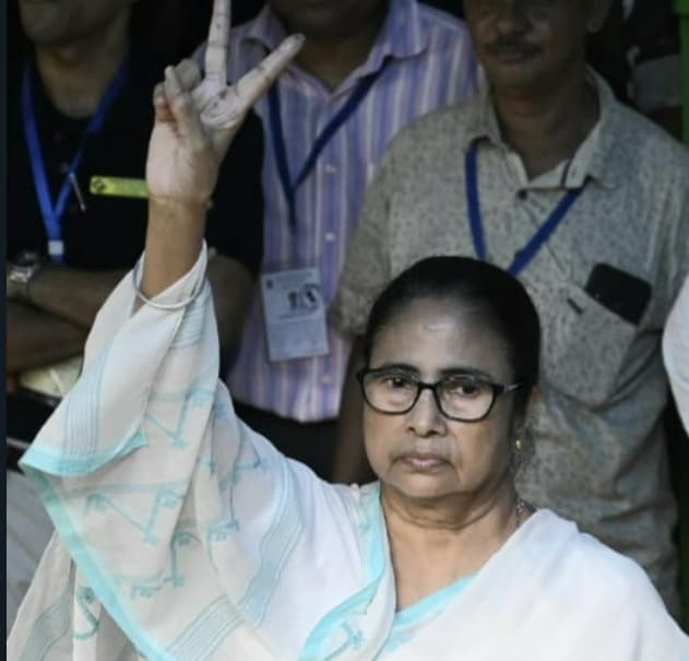 Mamata Banerjee after casting her vote at Mitra Institute in Kolkata  (HT Photo/Samir Jana)