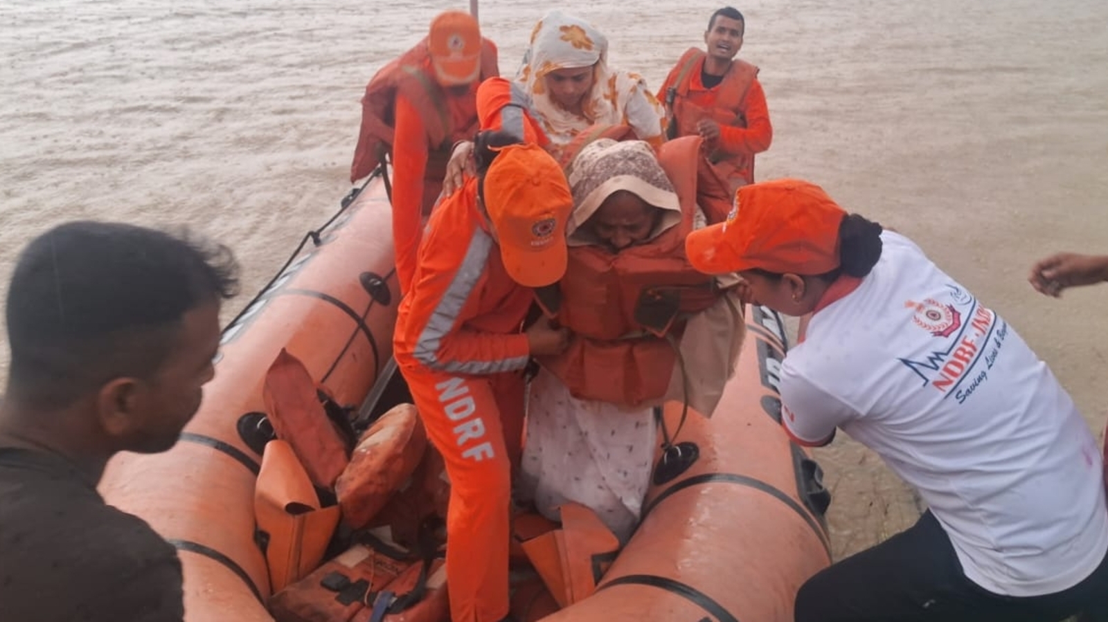 Assam flood situation slightly improves, over 5 lakh affected, 14 deaths - Vimarsana News