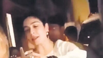 Raveena Tandon, driver assaulted by crowd in Carter Road, no case registered