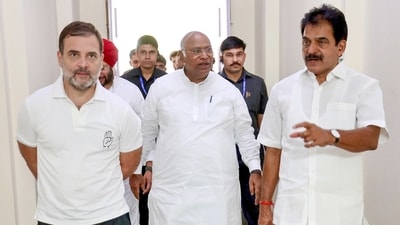 Congress chief Mallikarjun Kharge, Congress MP Rahul Gandhi and party general secretary KC Venugopal during a meeting with the party's Lok Sabha candidates, CLP leaders and PCC presidents. (ANI) Congress chief Mallikarjun Kharge, Congress MP Rahul Gandhi and party general secretary KC Venugopal during a meeting with the party's Lok Sabha candidates, CLP leaders and PCC presidents. (ANI)