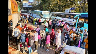 According to commuters, the number of buses being deployed was fewer than claimed. (HT FILE)