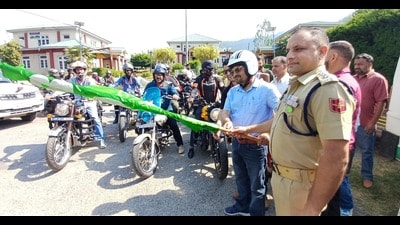 Doda deputy commissioner Harvinder Singh flagging off a bike rally in Bhaderwah, Jammu, on Saturday. (HT Photo)