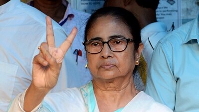 West Bengal chief minister Mamata Banerjee shows a victory sign after casting her vote during the 7th phase of the Lok sabha elections in Kolkata on Saturday. (ANI) West Bengal chief minister Mamata Banerjee shows a victory sign after casting her vote during the 7th phase of the Lok sabha elections in Kolkata on Saturday. (ANI)