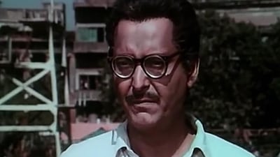 Soumitra Chatterjee as Khit da in Kony. Soumitra Chatterjee as Khit da in Kony.