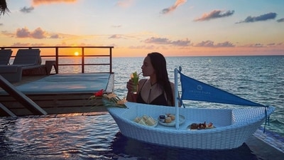 In 2021, Sonakshi Sinha once again proved that her heart is stuck in the island nation of Maldives. She shared this sunsent photo and wrote on Instagram, "Take me back..." In 2021, Sonakshi Sinha once again proved that her heart is stuck in the island nation of Maldives. She shared this sunsent photo and wrote on Instagram, "Take me back..."