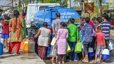 Residents fill water from a Delhi Jal Board (DJB) water tanker in New Ashok Nagar, New Delhi on Monday. (Raj K Raj/HT Photo) Residents fill water from a Delhi Jal Board (DJB) water tanker in New Ashok Nagar, New Delhi on Monday. (Raj K Raj/HT Photo)