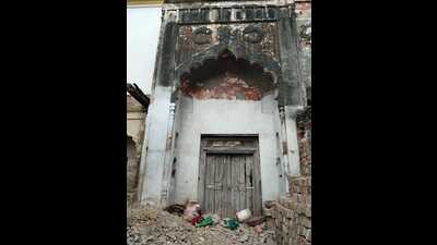 The ancient gate discovered during the renovation of the Hanuman temple in Aliganj, Lucknow. (HT Photo) The ancient gate discovered during the renovation of the Hanuman temple in Aliganj, Lucknow. (HT Photo)