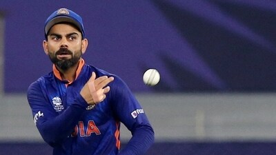Dinesh Karthik spoke about Virat Kohli's poor form during the 'Covid-19 phase'. (REUTERS)