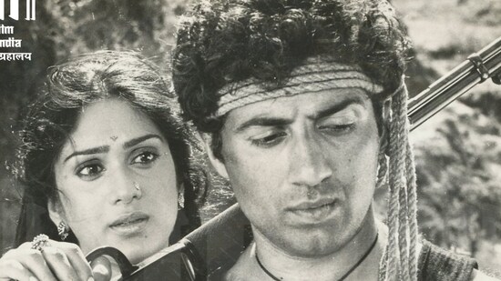 Meenakshi Seshadri worked with Sunny Deol in Dacait.