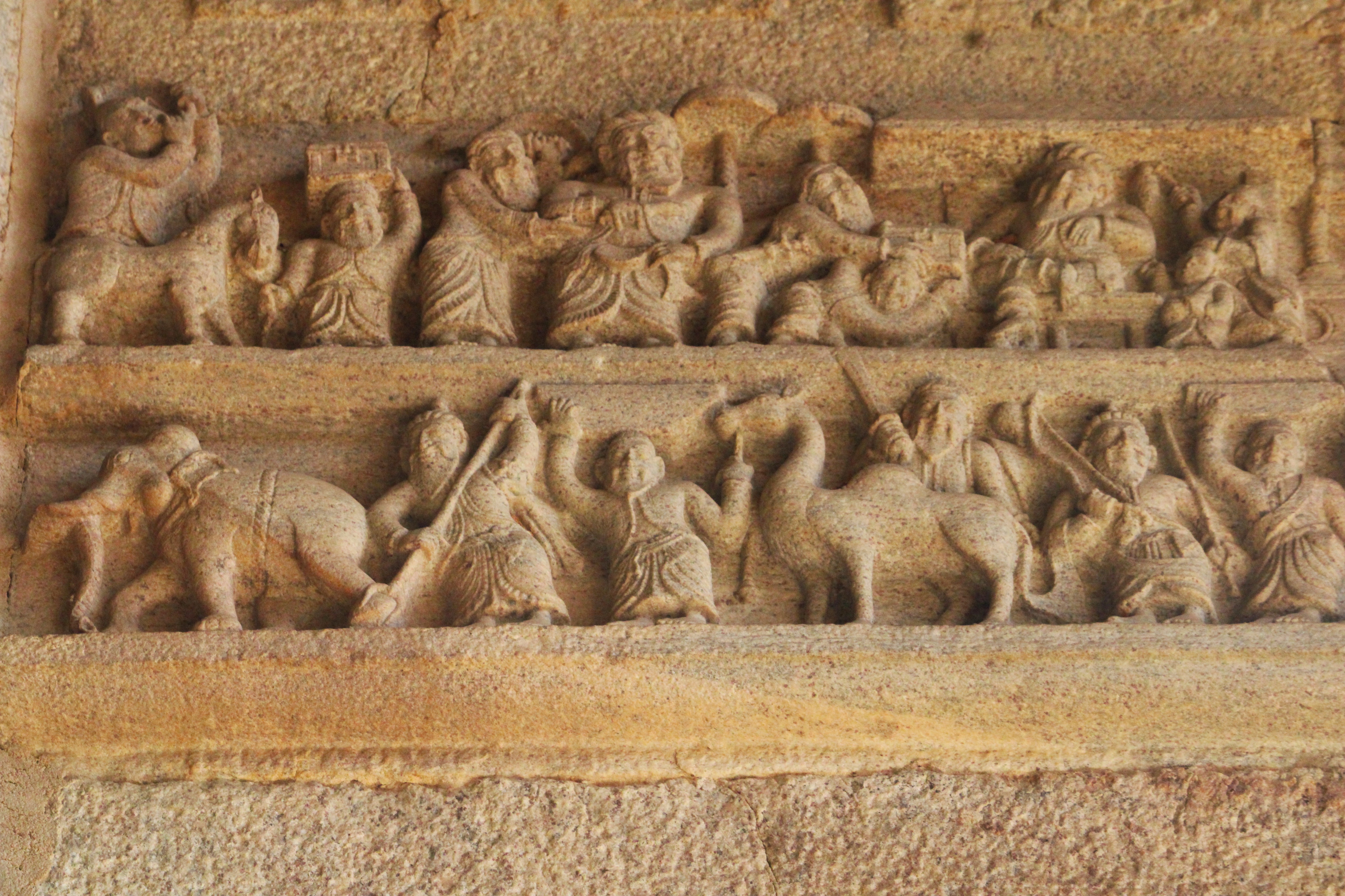 On the wall of the temple of Tirukurungudi near Kayal is a frieze that shows horses and camels being traded. On the wall of the temple of Tirukurungudi near Kayal is a frieze that shows horses and camels being traded.