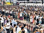 Mumbai, India – June 03, 2024: Commuter crowds at the Chhatrapati Shivaji Maharaj Terminus (CSMT) due to Mumbai local train services were delayed on the Central Line due to a technical issue, in Mumbai, India, on Monday, June 03, 2024. (Photo by Bhushan Koyande/HT Photo) Mumbai, India – June 03, 2024: Commuter crowds at the Chhatrapati Shivaji Maharaj Terminus (CSMT) due to Mumbai local train services were delayed on the Central Line due to a technical issue, in Mumbai, India, on Monday, June 03, 2024. (Photo by Bhushan Koyande/HT Photo)