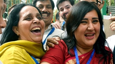 BJP candidate Bansuri Swaraj from the New Delhi constituency celebrates with party supporters as she leads in the Lok Sabha elections during the counting in New Delhi on Tuesday. (ANI) BJP candidate Bansuri Swaraj from the New Delhi constituency celebrates with party supporters as she leads in the Lok Sabha elections during the counting in New Delhi on Tuesday. (ANI)