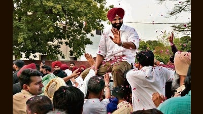 Amrinder Singh Raja Warring of Congress celebrates his victory in Ludhiana with party workers on Tuesday. (Gurpreet Singh/HT) Amrinder Singh Raja Warring of Congress celebrates his victory in Ludhiana with party workers on Tuesday. (Gurpreet Singh/HT)