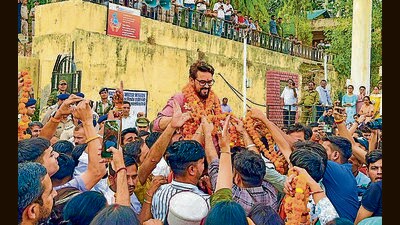 BJP’s Anurag Thakur being greeted by supporters after winning the Hamirpur Lok Sabha seat for a fifth time on Tuesday. (PTI) BJP’s Anurag Thakur being greeted by supporters after winning the Hamirpur Lok Sabha seat for a fifth time on Tuesday. (PTI)