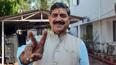 BJP’s Jugal Kishore Sharma shows a victory sign at a counting centre in Jammu. (ANI) BJP’s Jugal Kishore Sharma shows a victory sign at a counting centre in Jammu. (ANI)