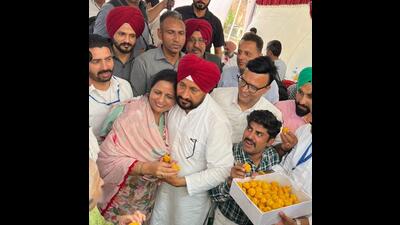 Congress candidate and former chief minister Charanjit Singh Channi celebrating his victory with his wife Dr Kamaljit Kaur outside counting centre in Jalandhar on Tuesday. (HT Photo) Congress candidate and former chief minister Charanjit Singh Channi celebrating his victory with his wife Dr Kamaljit Kaur outside counting centre in Jalandhar on Tuesday. (HT Photo)