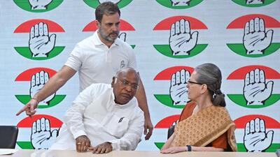 Congress leaders Sonia Gandhi, Mallikarjun Kharge and Rahul Gandhi during the press conference at AICC headquarters, in New Delhi, India, on Tuesday. (Sanjeev Verma/ Hindustan Times) Congress leaders Sonia Gandhi, Mallikarjun Kharge and Rahul Gandhi during the press conference at AICC headquarters, in New Delhi, India, on Tuesday. (Sanjeev Verma/ Hindustan Times)