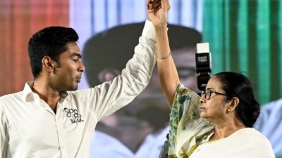 Mamata Banerjee (R), Chief Minister of India's West Bengal state and Trinamool Congress (TMC) party leader with Abhishek Banerjee, their candidate and national general secretary, together raise their hands during his election campaign meeting in Kolkata on May 29, 2024 ahead of the seventh and final phase of voting in India's general election. (Photo by Dibyangshu SARKAR / AFP) (AFP) Mamata Banerjee (R), Chief Minister of India's West Bengal state and Trinamool Congress (TMC) party leader with Abhishek Banerjee, their candidate and national general secretary, together raise their hands during his election campaign meeting in Kolkata on May 29, 2024 ahead of the seventh and final phase of voting in India's general election. (Photo by Dibyangshu SARKAR / AFP) (AFP)