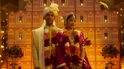 Mr and Mrs Mahi box office collection day 4: Rajkummar Rao and Janhvi Kapoor in a still from the film. Mr and Mrs Mahi box office collection day 4: Rajkummar Rao and Janhvi Kapoor in a still from the film.