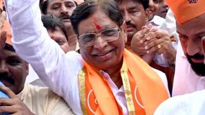 Navi Mumbai, India - June 3, 2024:Shiv Sena (UBT) candidate ABHYANKAR along with his supporters fill his nomination for Konkan Division Teachers & Mumbai Graduatrs election at Kokan Bhavan CBD Belapur in Navi Mumbai, India, on Monday, June 3, 2024. (Photo by Bachchan Kumar/ HT PHOTO) (HT PHOTO) Navi Mumbai, India - June 3, 2024:Shiv Sena (UBT) candidate ABHYANKAR along with his supporters fill his nomination for Konkan Division Teachers & Mumbai Graduatrs election at Kokan Bhavan CBD Belapur in Navi Mumbai, India, on Monday, June 3, 2024. (Photo by Bachchan Kumar/ HT PHOTO) (HT PHOTO)
