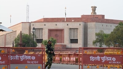 New Delhi, India - June 3, 2024: BSF jawan stand infront of Parliament on the eve of result of General Lok Sabha election in New Delhi, India, on Monday, June 3, 2024. (Photo by Arvind Yadav/ Hindustan Times) (Hindustan Times) New Delhi, India - June 3, 2024: BSF jawan stand infront of Parliament on the eve of result of General Lok Sabha election in New Delhi, India, on Monday, June 3, 2024. (Photo by Arvind Yadav/ Hindustan Times) (Hindustan Times)