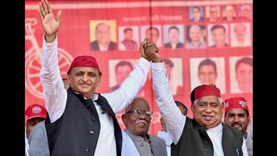 Samajwadi Party chief Akhilesh Yadav with party candidate from Faizabad Lok Sabha constituency Awadhesh Prasad during the election campaign rally in Ayodhya. (Photo from X) Samajwadi Party chief Akhilesh Yadav with party candidate from Faizabad Lok Sabha constituency Awadhesh Prasad during the election campaign rally in Ayodhya. (Photo from X)