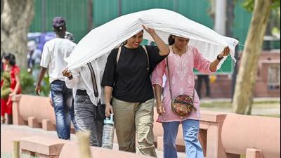 The minimum temperature in Delhi on Tuesday was recorded at 30.4°C, which was three notches above normal and the same as that on Monday. (Raj K Raj/HT Photo) The minimum temperature in Delhi on Tuesday was recorded at 30.4°C, which was three notches above normal and the same as that on Monday. (Raj K Raj/HT Photo)