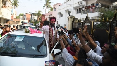 Lok Janshakti Party (Ramvilash) party chief Chirag Paswan showing a victory sign after winning the Hajipur Lok Sabha seat in Patna. (Santosh Kumar/HT Photo) Lok Janshakti Party (Ramvilash) party chief Chirag Paswan showing a victory sign after winning the Hajipur Lok Sabha seat in Patna. (Santosh Kumar/HT Photo)