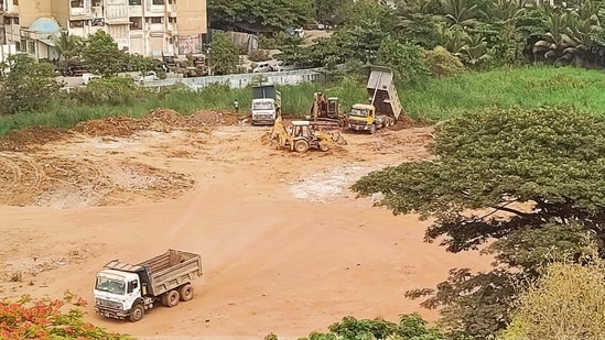 Amid illegal debris-dumping cases, BMC officially permits debris-dumping in Charkop open space