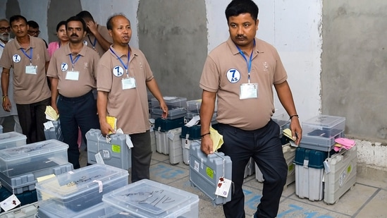 Polling officials transport EVMs to a counting centre from a strong room on the day of counting of votes for Lok Sabha elections Tuesday, June 4, 2024. (PTI Photo)(PTI06_04_2024_000070A) Polling officials transport EVMs to a counting centre from a strong room on the day of counting of votes for Lok Sabha elections Tuesday, June 4, 2024. (PTI Photo)(PTI06_04_2024_000070A)