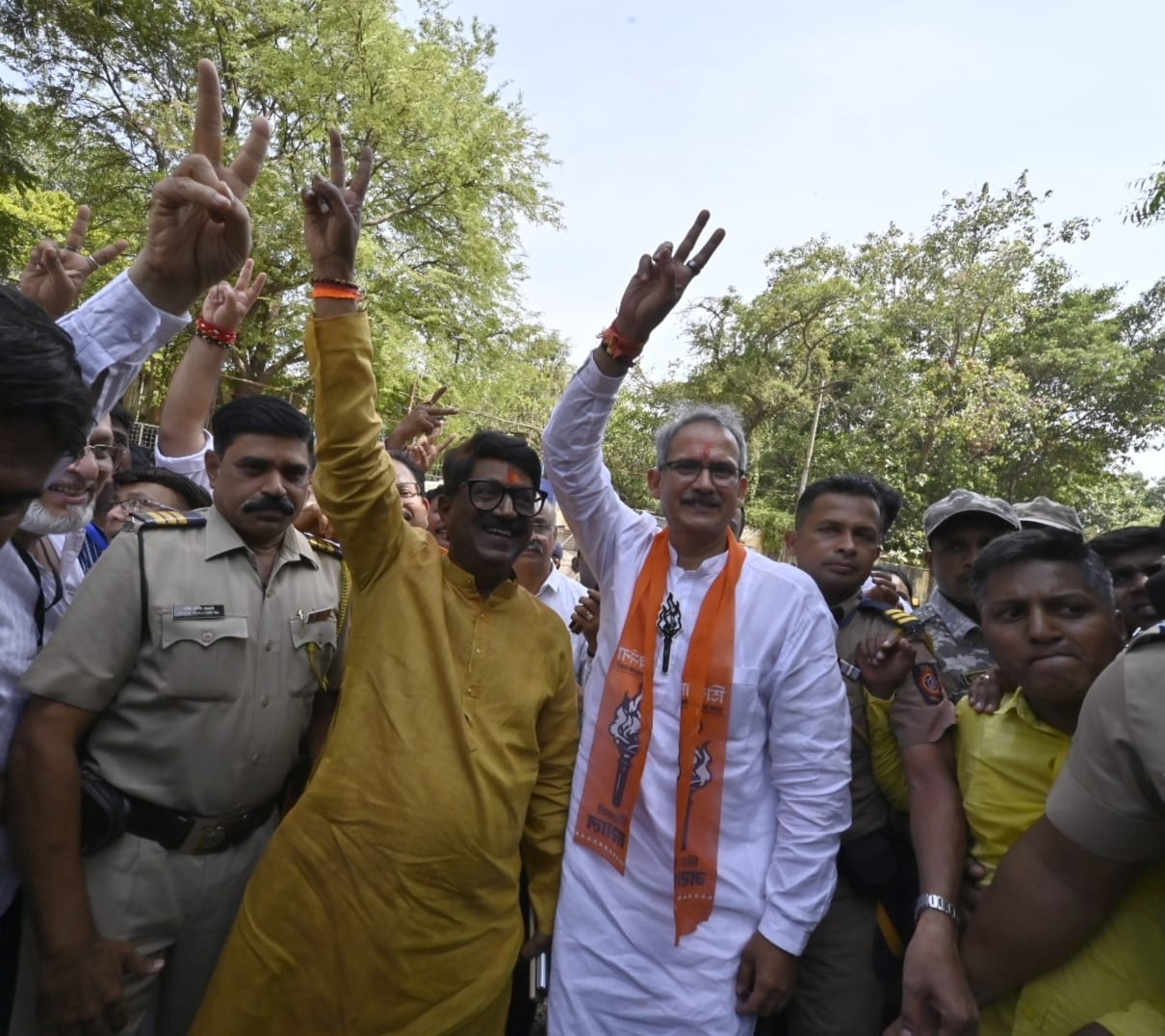Mahayuti winning candidates Arvind Sawant and Anil Desai pose with ‘victory’ sign (Anshuman Poyrekar/Hindustan Times) Mahayuti winning candidates Arvind Sawant and Anil Desai pose with ‘victory’ sign (Anshuman Poyrekar/Hindustan Times)