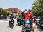 A Zomato delivery agent quenches his thirst before going on his delivery rounds(Anurag Mehra/HT)