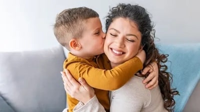 While doing the hair of the child, we can recite a few affirmations together. These episodes can help in deepening connection. (Unsplash) While doing the hair of the child, we can recite a few affirmations together. These episodes can help in deepening connection. (Unsplash)
