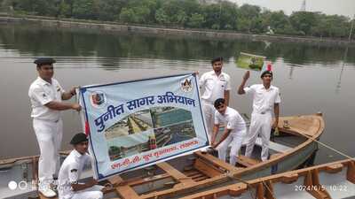 Cadets of the NCC’s Naval Wing participating in an event on the occasion of World Environment Day in Lucknow on Wednesday. (HT Photo) Cadets of the NCC’s Naval Wing participating in an event on the occasion of World Environment Day in Lucknow on Wednesday. (HT Photo)