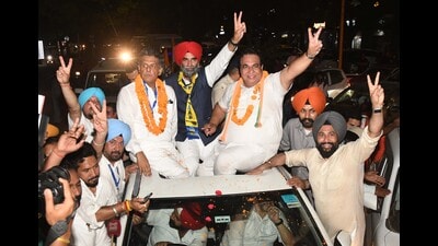 INDIA bloc candidate Manish Tewari, along with party workers and supporters, celebrating his victory in Chandigarh on Tuesday. (Keshav Singh/HT) INDIA bloc candidate Manish Tewari, along with party workers and supporters, celebrating his victory in Chandigarh on Tuesday. (Keshav Singh/HT)