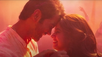 Rajkummar Rao and Janhvi Kapoor in a still from Mr and Mrs Mahi. Rajkummar Rao and Janhvi Kapoor in a still from Mr and Mrs Mahi.