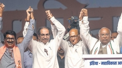 Arvind Sawant, Uddhav Thackeray, Sharad Pawar and Mallikarjun Kharge of the MVA. (Photo by Satish Bate/ Hindustan Times) (Hindustan Times)