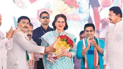 Congress General Secretary Priyanka Gandhi Vadra being felicitated during the Nyay Sankalp Sabha, as Maharashtra Congress Chief Nana Patole looks on, in Nandurbar. (ANI Photo) (AICC) Congress General Secretary Priyanka Gandhi Vadra being felicitated during the Nyay Sankalp Sabha, as Maharashtra Congress Chief Nana Patole looks on, in Nandurbar. (ANI Photo) (AICC)