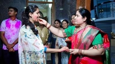 Priyanka Jarkiholi celebrates her win with her mother. (HT photo) Priyanka Jarkiholi celebrates her win with her mother. (HT photo)