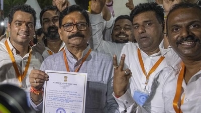 Ravindra Waikar Candidate for Lok Sabha Mumbai North-West constituency celebrate after winning at Nesco on Tuesday. (Satish Bate/ HT PHOTO) Ravindra Waikar Candidate for Lok Sabha Mumbai North-West constituency celebrate after winning at Nesco on Tuesday. (Satish Bate/ HT PHOTO)
