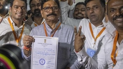 Ravindra Waikar Candidate for Lok Sabha Mumbai North-West constituency celebrate after winning at Nesco on Tuesday. (Satish Bate/ HT PHOTO) Ravindra Waikar Candidate for Lok Sabha Mumbai North-West constituency celebrate after winning at Nesco on Tuesday. (Satish Bate/ HT PHOTO)