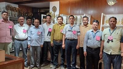 The workers alleged that they do not get medical allowance, overtime, conveyance allowance, or other benefits. (HT Photo) The workers alleged that they do not get medical allowance, overtime, conveyance allowance, or other benefits. (HT Photo)