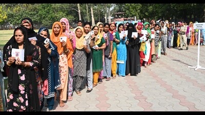 With AAP’s support, Congress’ Tewari was expecting a big win from colonies and erstwhile villages as these are dominated by AAP councillors. (Keshav Singh/HT) With AAP’s support, Congress’ Tewari was expecting a big win from colonies and erstwhile villages as these are dominated by AAP councillors. (Keshav Singh/HT)