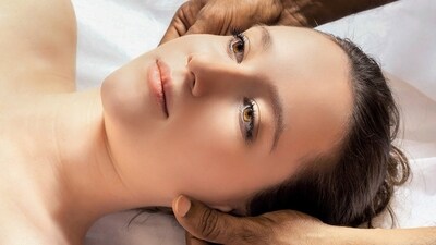 Practice Abhyanga: Treat yourself to a daily self-massage with warm coconut oil to not only moisturize but also improve circulation and reduce stress. (Pixabay) Practice Abhyanga: Treat yourself to a daily self-massage with warm coconut oil to not only moisturize but also improve circulation and reduce stress. (Pixabay)
