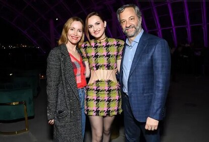 Maude Apatow with parents Judd Apatow and Leslie Mann