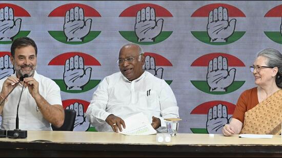 Congress leaders Rahul Gandhi, Mallikarjun Kharge and Sonia Gandhi at a press conference at the party HQ in New Delhi on Tuesday. (Raj K Raj/ HT Photo)